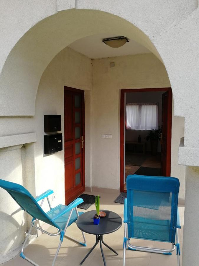 Wash House Apartman Γκιόρ Εξωτερικό φωτογραφία